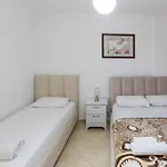 Апартаменты Comfortable Next To The Дуррес