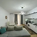 Апартаменты Comfortable Next To The Дуррес