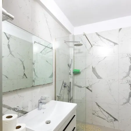 Apartman Comfortable Next To The Durrës