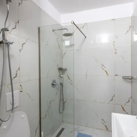 Comfortable Next To The Apartman Durrës