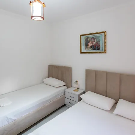 Comfortable Next To The Apartment Durres