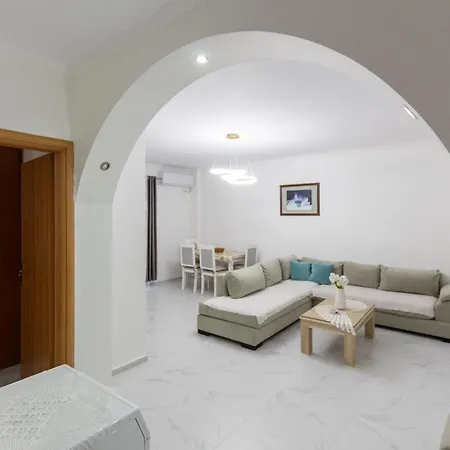 Comfortable Next To The * Durrës