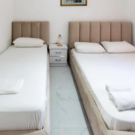 Apartment Comfortable Next To The Durres
