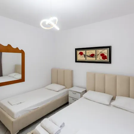Comfortable Next To The 公寓 Durrës