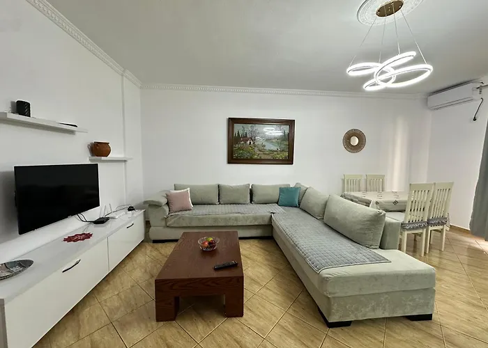 Appartamento Comfortable Next To The *